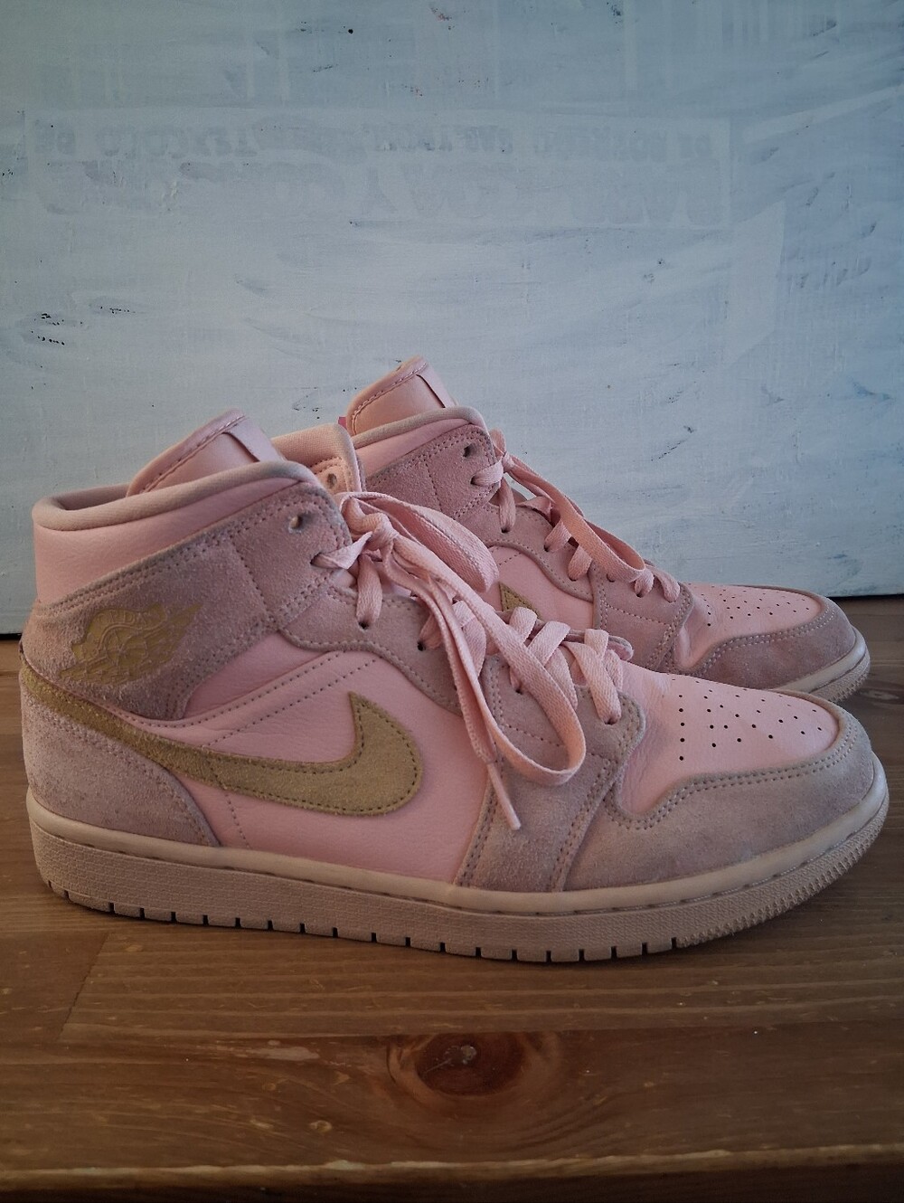 Air Jordan 1 Mid Coral Gold Men Size US 10, EUR 44, UK 9